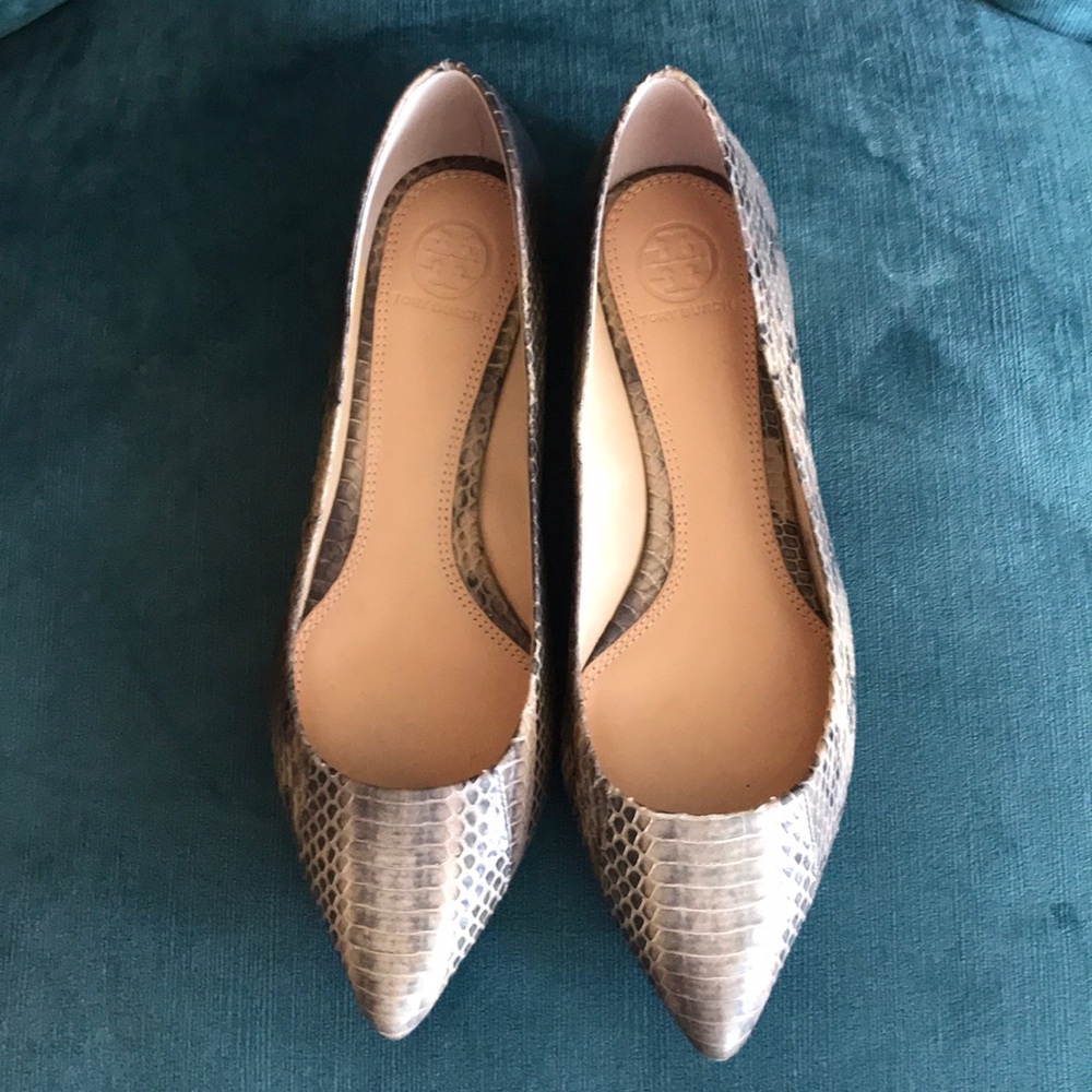 Tory Burch flats NWOT